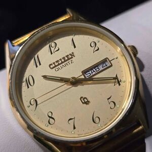 Vintage day/date Citizen goldtone quartz watch